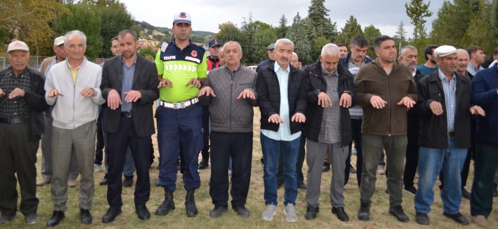 Aylardır yağmura hasret Gediz Akçaalan'lılar yağmur duası yaptı