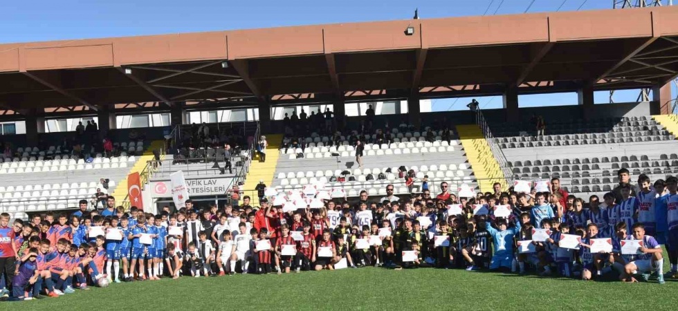 Cumhuriyet coşkusu sahaya taşındı