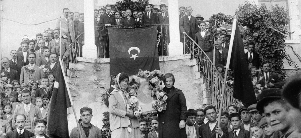 Demirci’de 97 yıl önceki cumhuriyet karesi yeniden canlandı