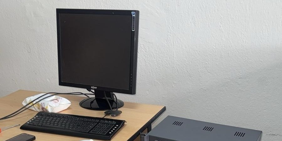 Emekli eczacıdan köy okuluna anlamlı destek
