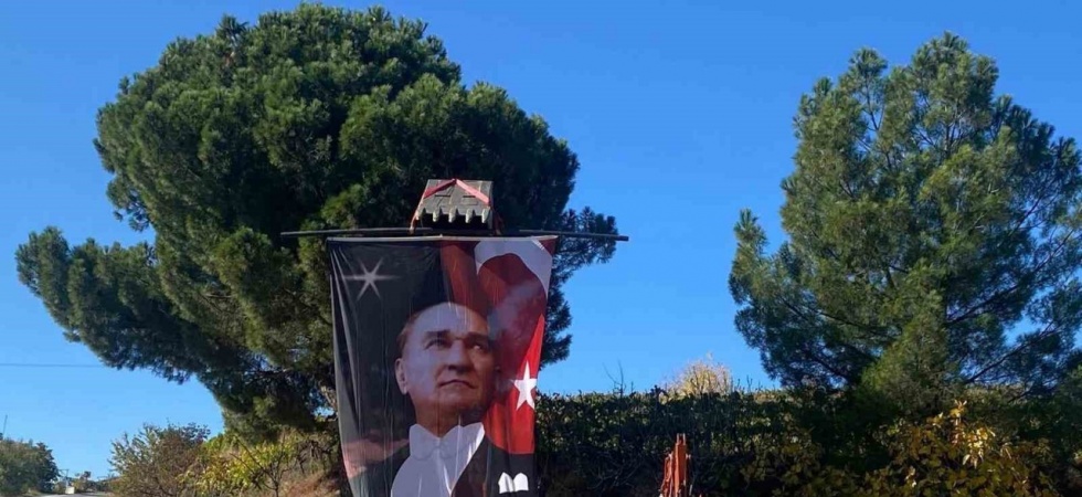 Kepçe operatöründen anlamlı cumhuriyet kutlaması