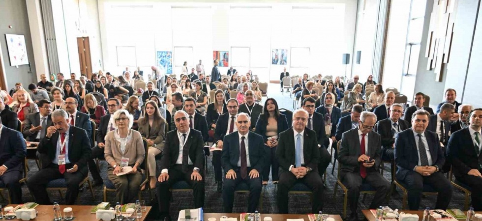 Manisa, Bağımlılık Psikiyatrisi Sempozyumuna ev sahipliği yaptı