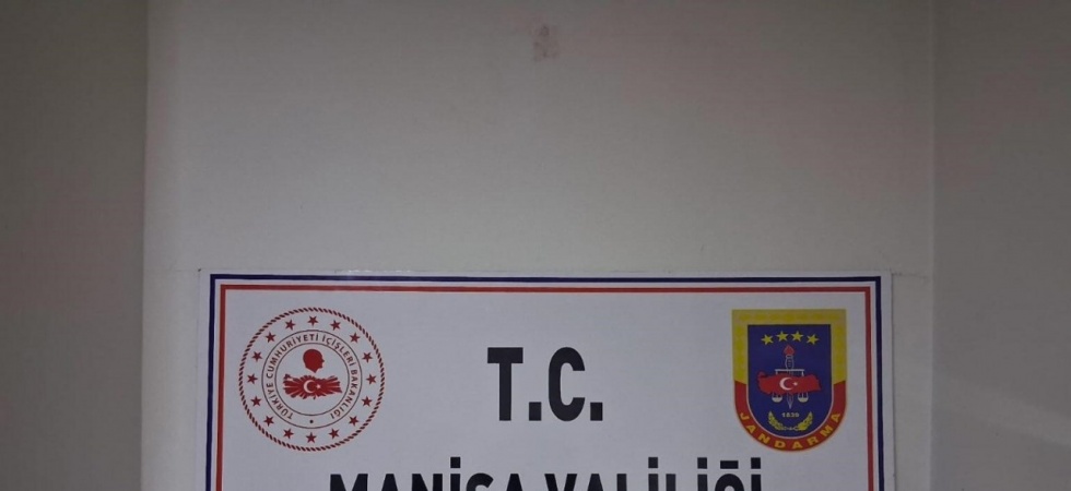 Manisa’da 320 gram esrar ve 10 litre kaçak alkol ele geçirildi