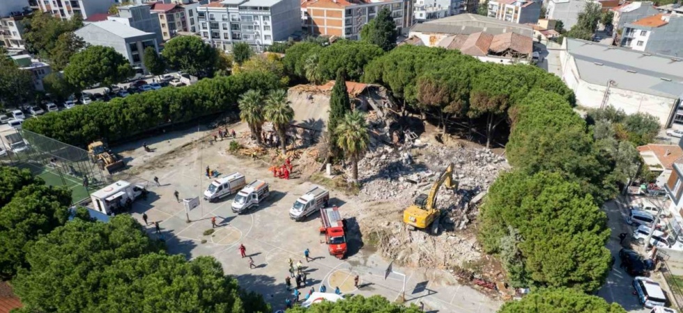Manisa’da 6.6 büyüklüğündeki deprem tatbikatı gerçeği aratmadı