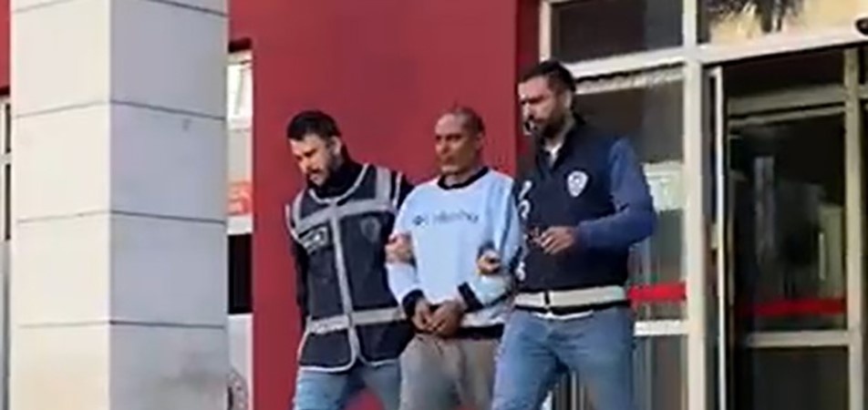 Manisa’da ayrılmak isteyen eşini tüfekle öldüren zanlı tutuklandı