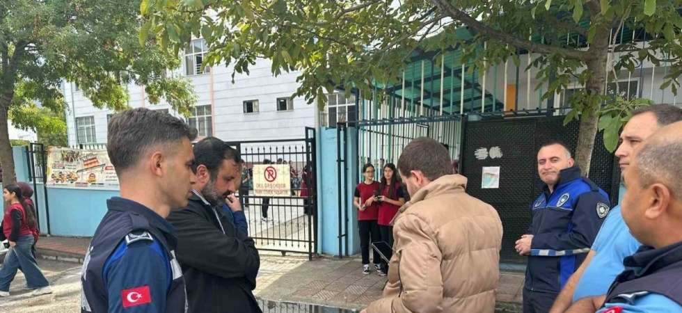 Manisa’da okul önlerinde seyyar satıcı denetimi