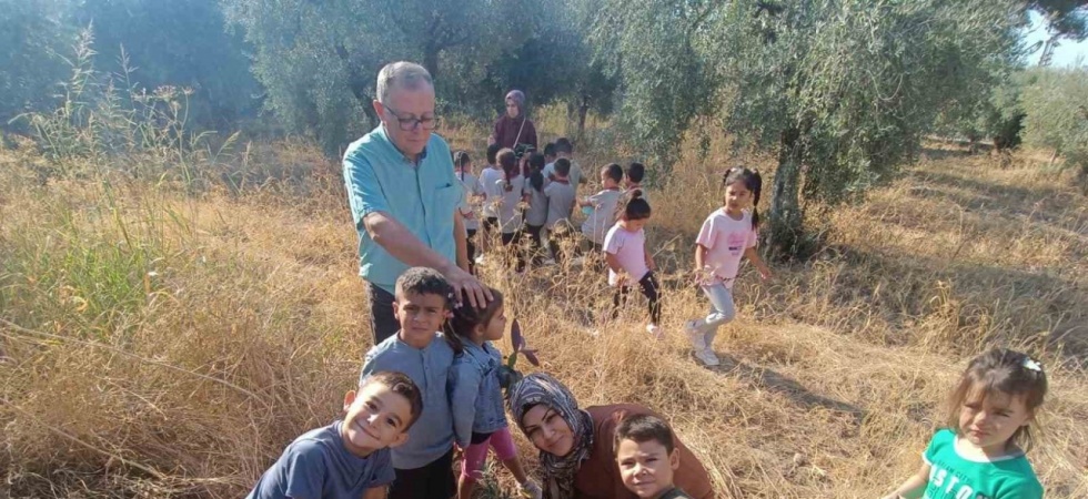 Minik öğrenciler fidan dikmeyi öğrendi