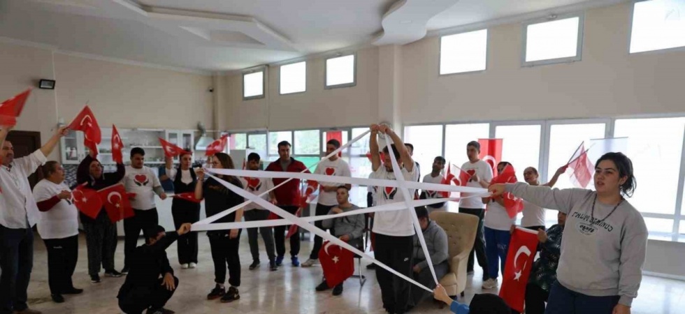 Özel çocuklar cumhuriyet coşkusunu doyasıya yaşadı