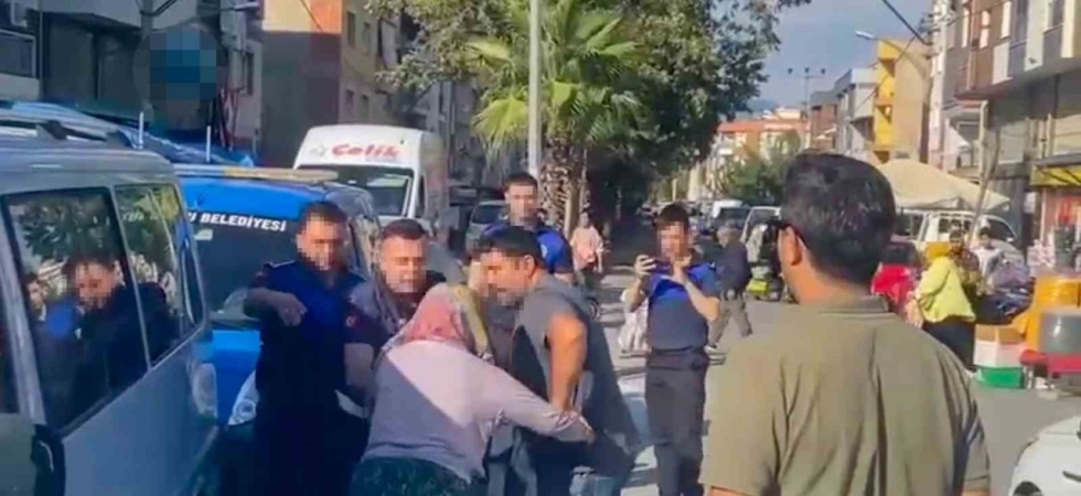Pazar yerinde seyyar satıcı kadına zabıtadan orantısız müdahale