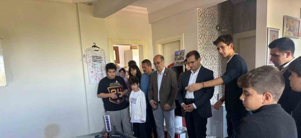 Salihli Kaymakamı Güldoğan, geleceğin bilim insanlarıyla buluştu