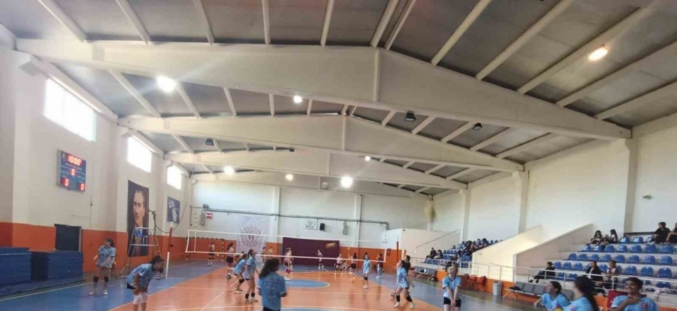 Sarıgöllü kızlar lige mağlubiyetle başladı