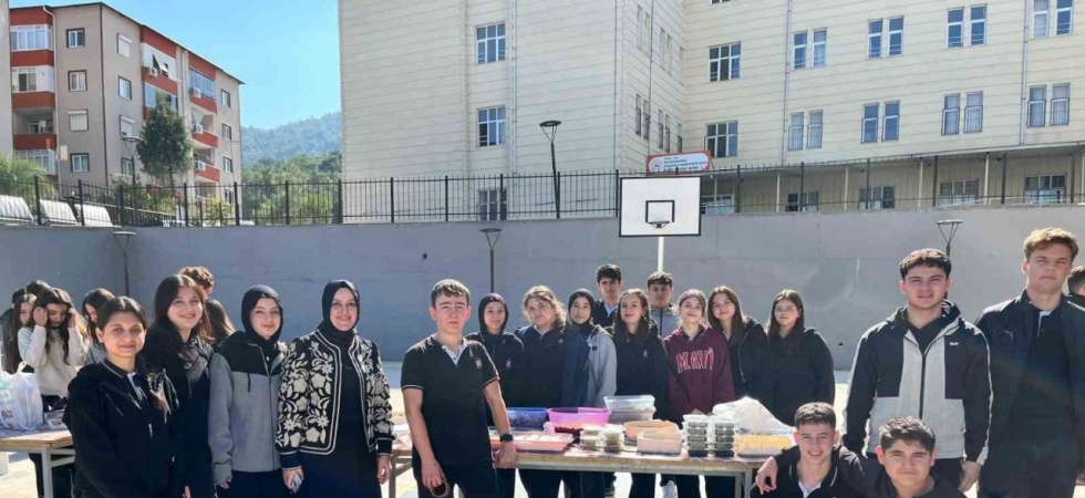 Soma Ali Uzunoğlu Lisesi’nden Gazze’ye yardım eli