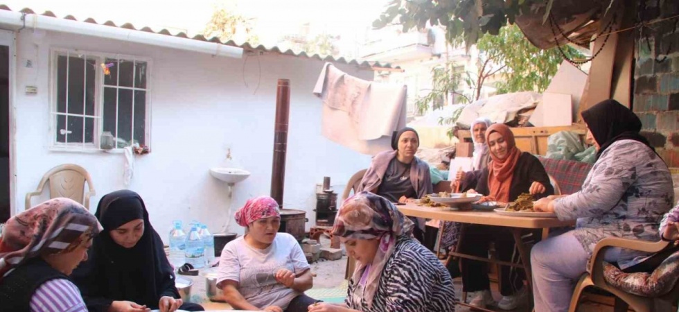 Turgutlulu kadınlar Gazze’ye destek için sarma sarıyor