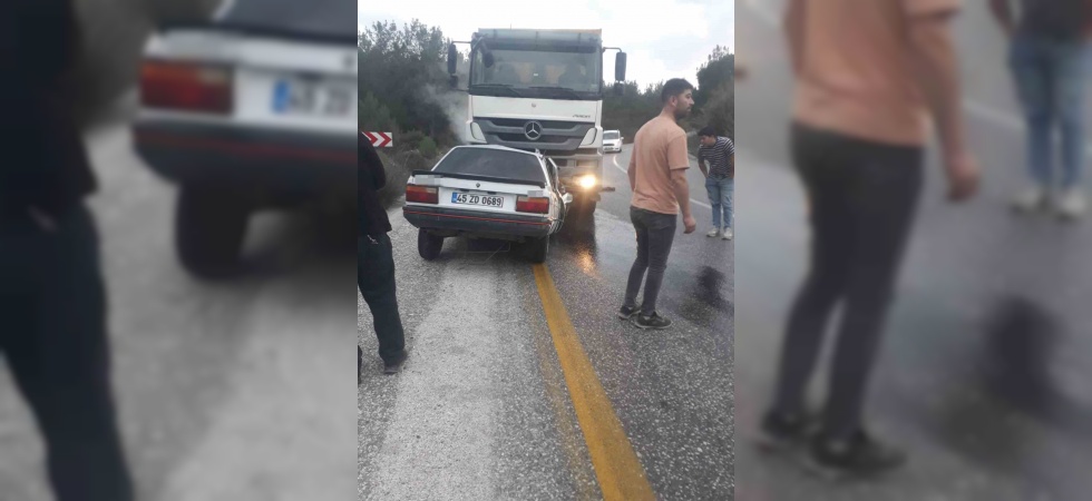 Akhisar’da kamyon ile otomobil kafa kafaya çarpıştı: 1 ölü, 1 yaralı