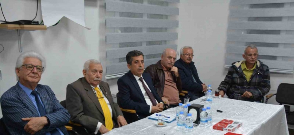 Akhisar’da Öğretmenler Günü Buluşmasında Tecrübeli Öğretmenlerden Ders