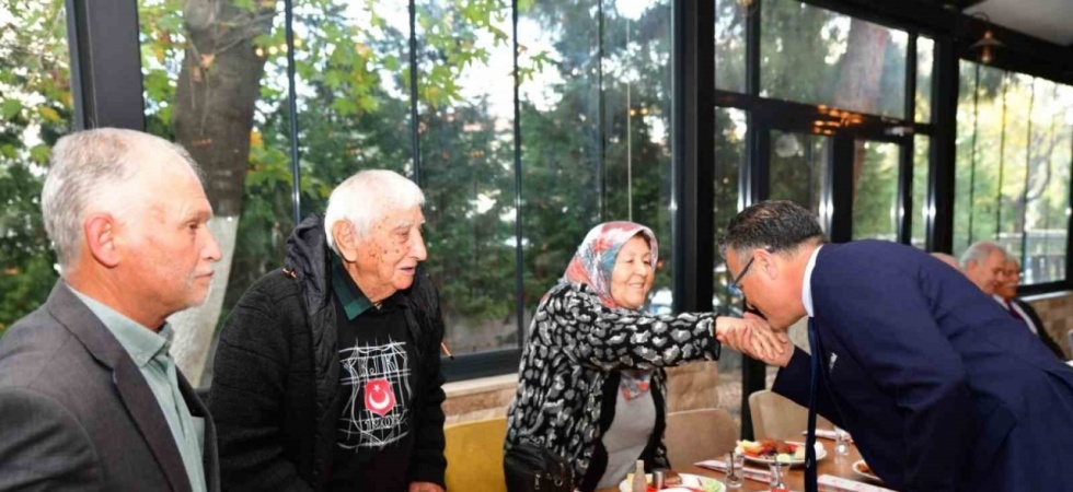 Başkan Öküzcüoğlu Emekli Öğretmenlerle Buluştu