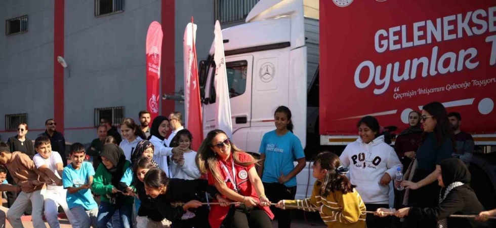 Bir Tır Dolusu Mutluluk Manisa’ya Geliyor