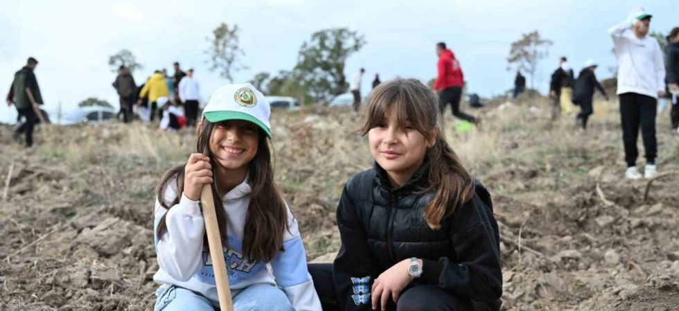 Demirci’de 2 bin fidan toprakla buluştu