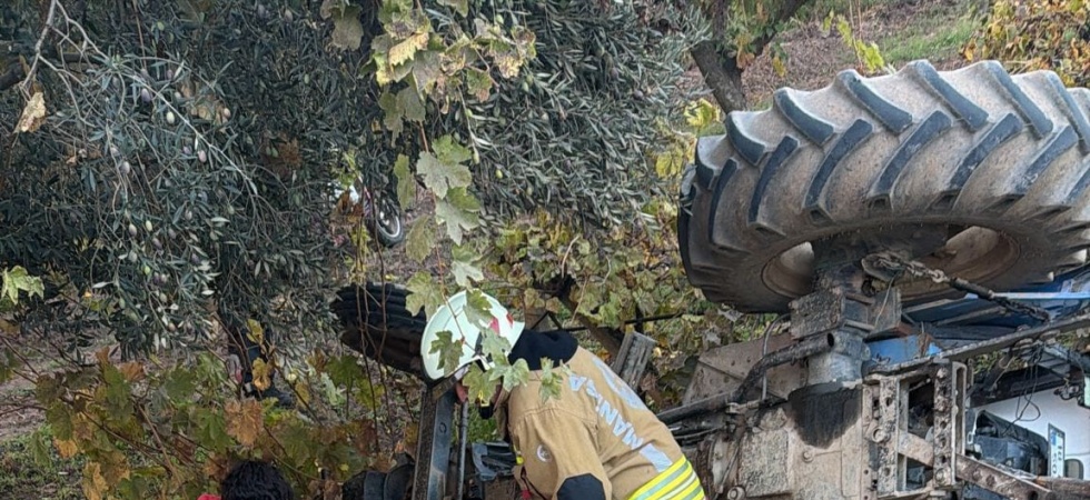 Devrilen traktörün altında kalan çiftçi hayatını kaybetti