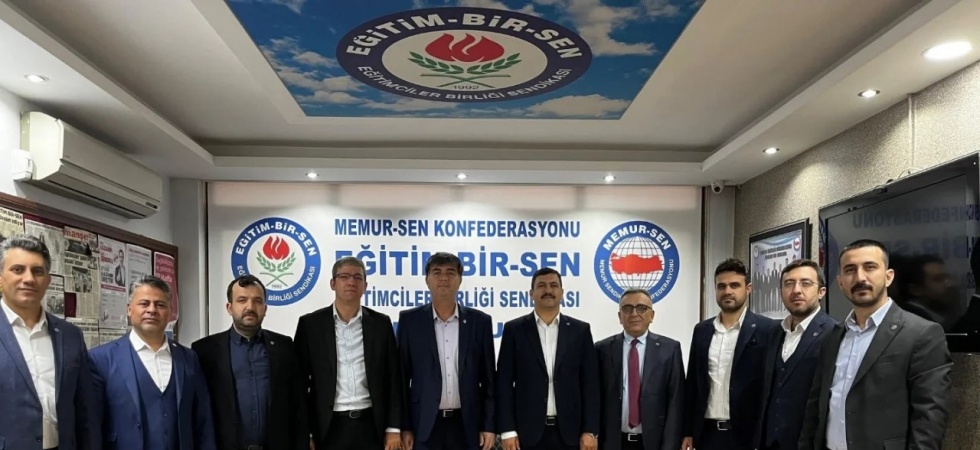 Eğitim-Bir-Sen Yunusemre’de bayrak değişimi