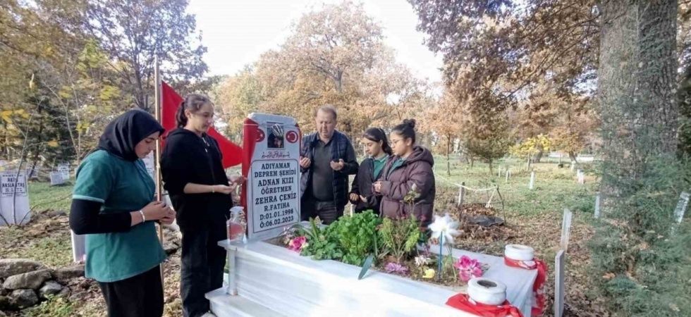 Gördesli Öğrenciler Şehit Öğretmenleri Unutmadı