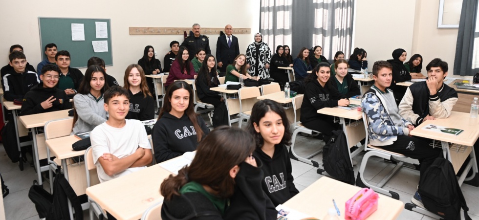 İl Emniyet Müdürü Fahri Aktaş’tan Okullara Ziyaret: “Gençlerimizin Güvenliği Hepimizin Ortak Sorumluluğu”