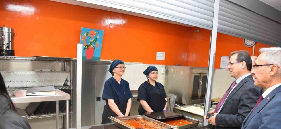 Kaymakam Güldoğan Pansiyonda Öğrencilerle Yemek Yedi