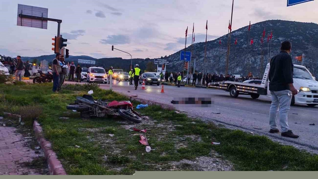 Kırkağaç’ta otomobille çarpışan motosikletli ağır yaralandı