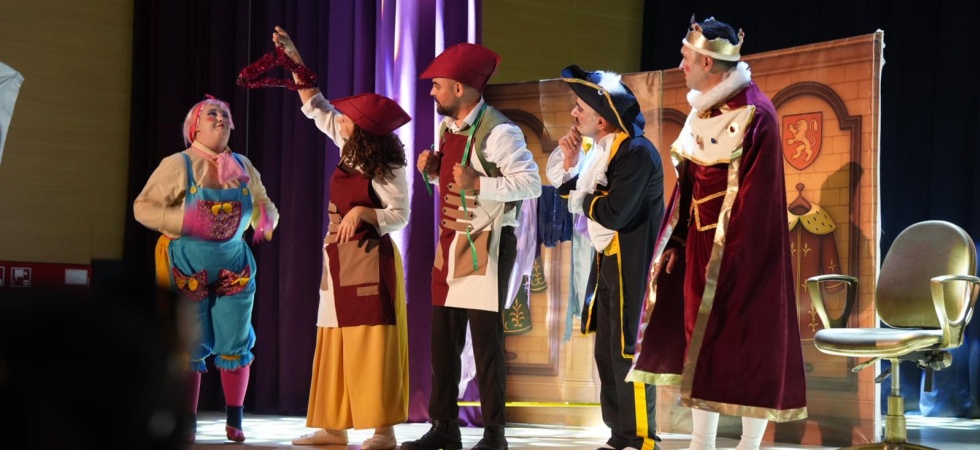 “Kral Çıplak” Çocuk Oyunu Turgutlu’da Minik Seyircilerle Buluştu