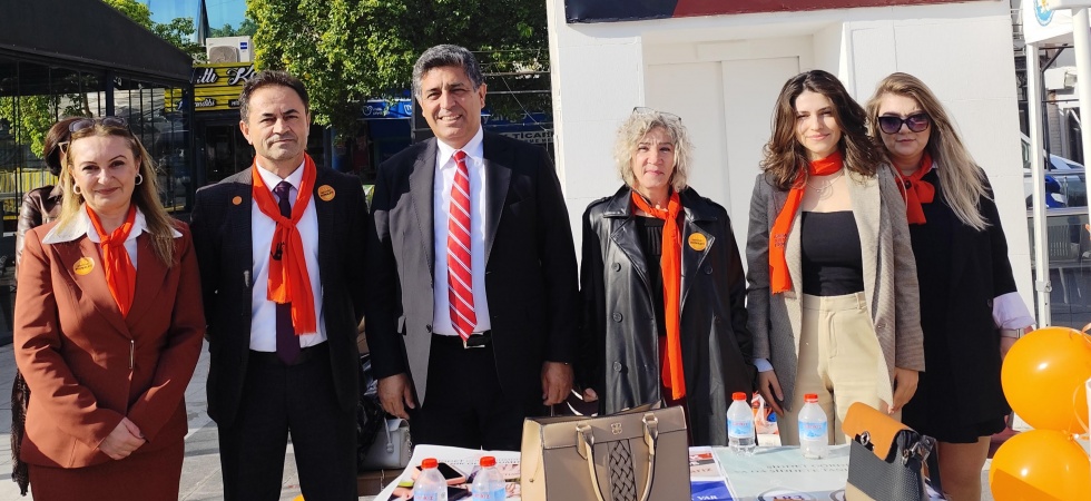 Manisa'da Kadına Şiddete Karşı Sıfır Tolerans Vurgusu: Burak Deste, Farkındalık Standına Destek Verdi