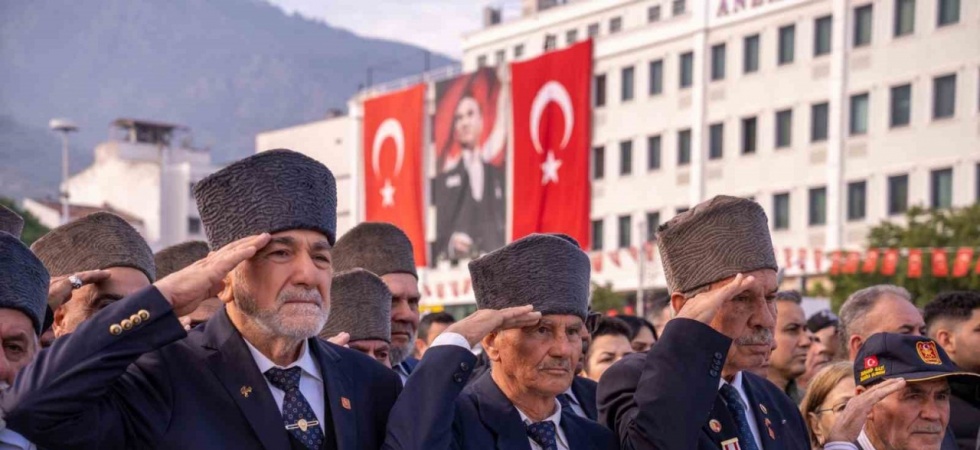 Manisa 2 dakikalığına sessizliğe büründü