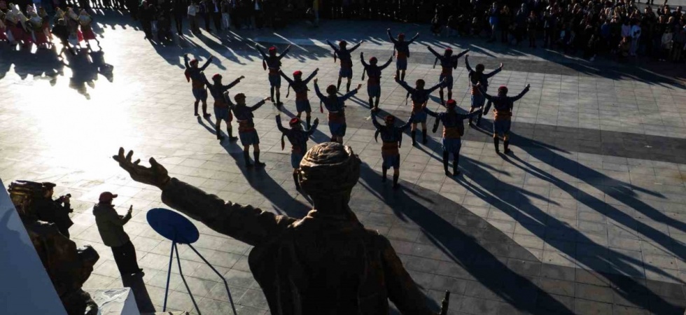 Manisa’da 100 Öğretmen "Eğitim Yüzyılı" Kapsamında Halk Dansı Gösterisi Sundu