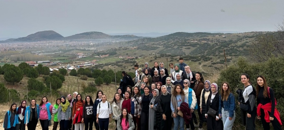 Manisa’da 61 Kadın Öğretmen 24 Kasım’ı Gençlik Kampında Kutladı