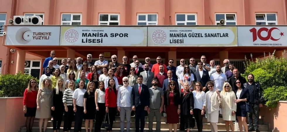Manisa’da Öğretmenler Günü’nde Öğretmenler Sahneye Çıkacak
