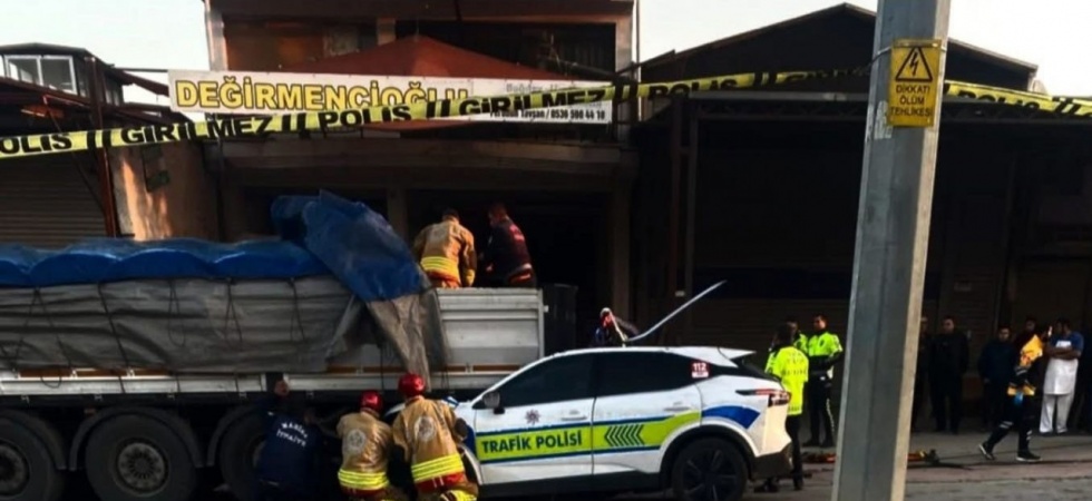 Manisa’de 1 polisin şehit olduğu kaza kamerada