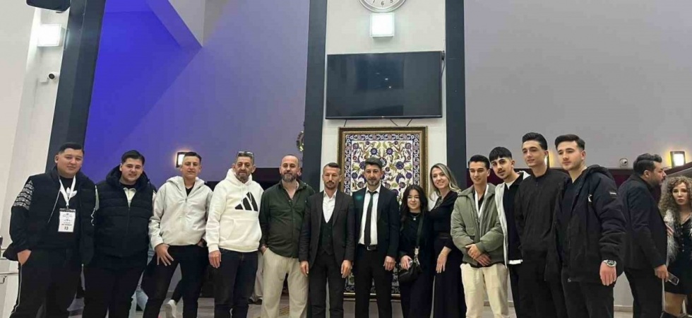 Manisalı kuaförler Uşak’tan 3 kupa ile döndü