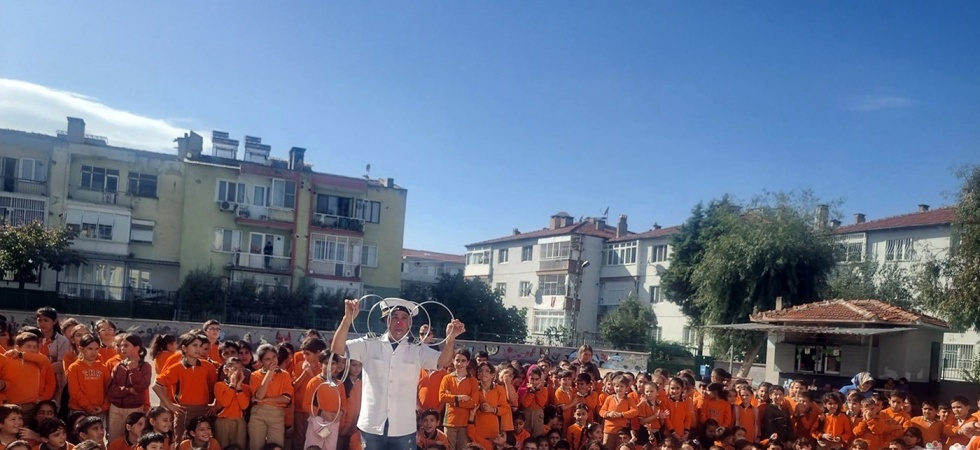 Miniklere kahkaha ve kültür şöleni