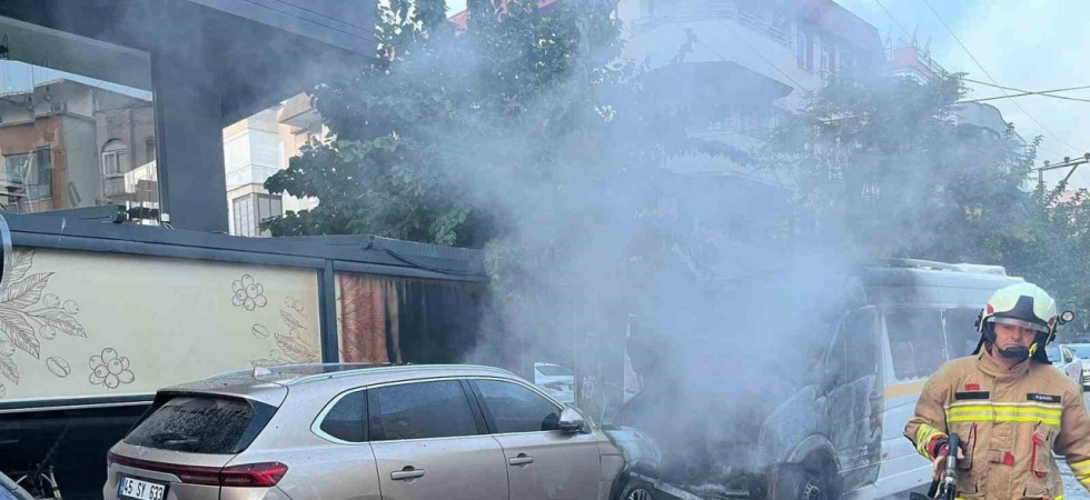 Öğrenci servisi yandı: 13 çocuk son anda kurtarıldı