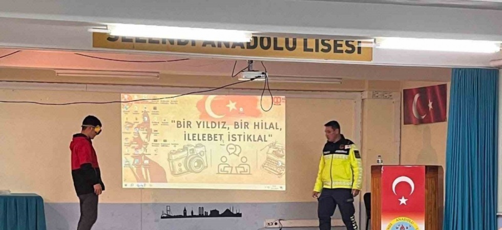 Öğrencilere trafik kuralları hakkında bilgilendirme