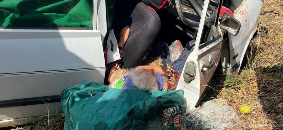 Otomobil yol kenarına uçtu: 1 ölü, 1 ağır yaralı