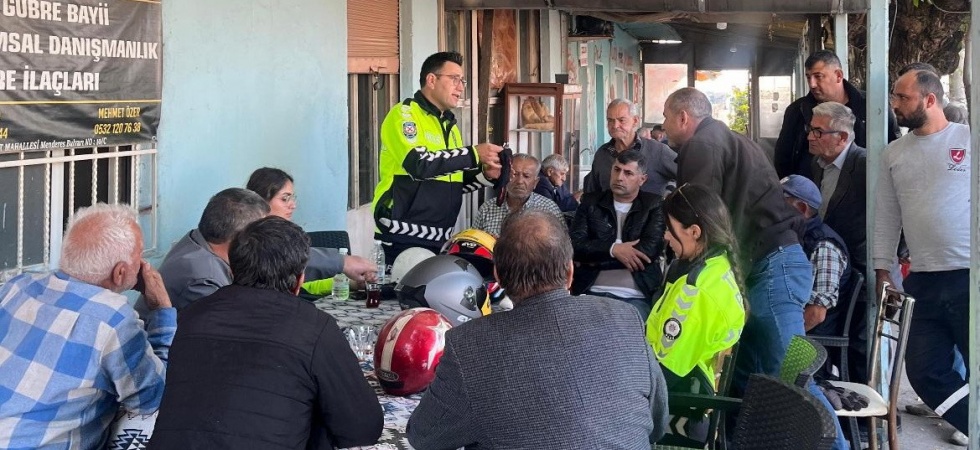 Salihli’de çiftçilere ve sürücülere yeni trafik kuralları anlatıldı