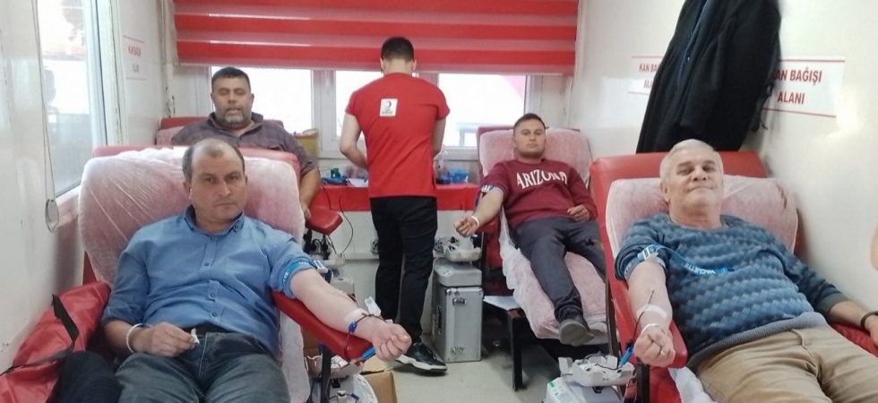 Sarıgöl’de kan bağış kampanyasına yoğun ilgi