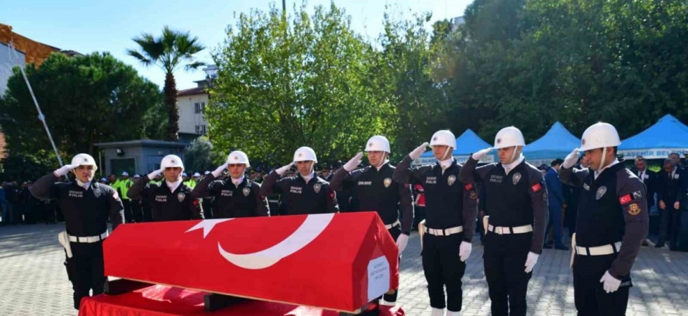 Şehit polis memuru görev yaptığı ilçeden uğurlandı