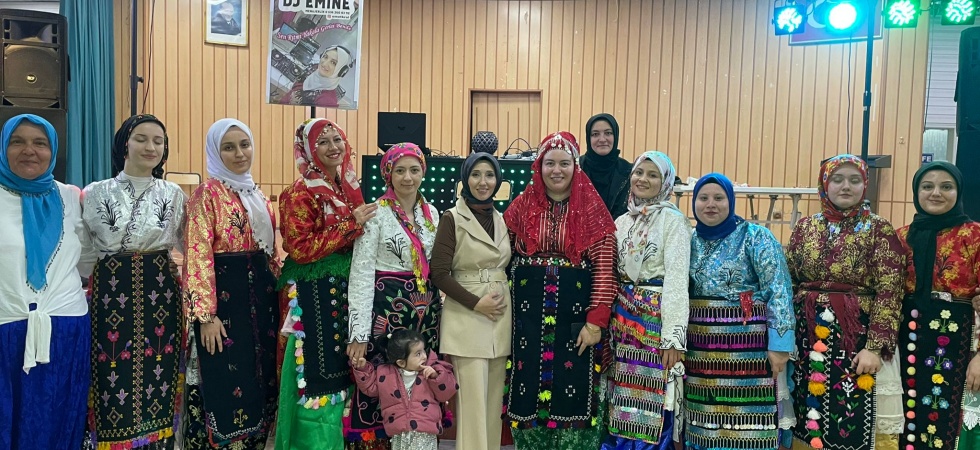 Simav’da Düzenlenen Geleneksel Üç Etek  (Yırıklı) Gecesi Coşkusu