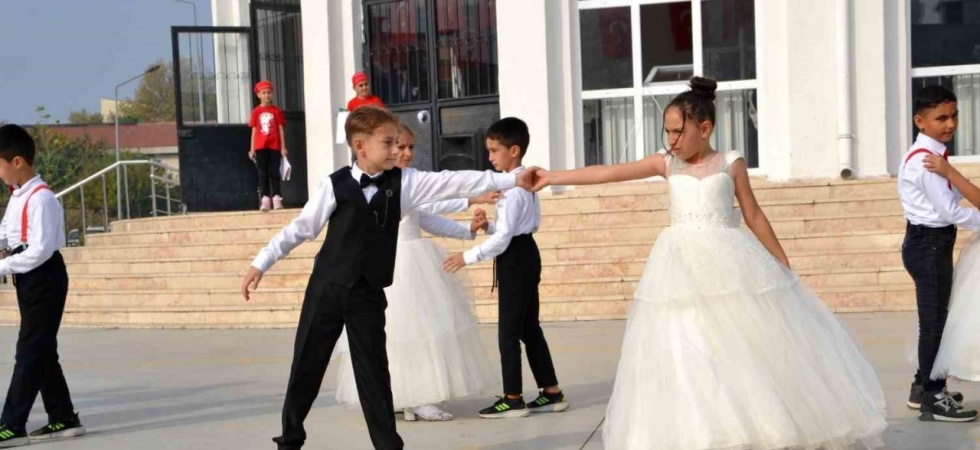 ‘Son Balo’ gösterisi ile 10 Kasım’a özel anma