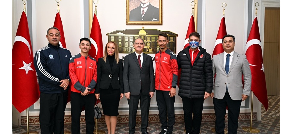 Vali Özkan, Manisa’yı Gururlandıran Şampiyon Sporcuları Misafir Etti