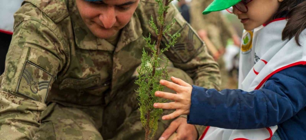 Yangında küle dönen ormanları minik eller yeşertecek
