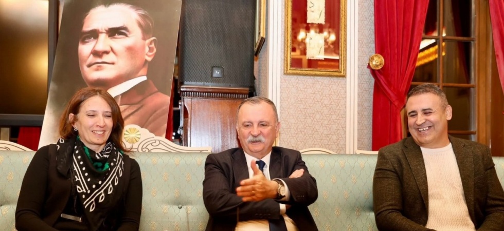 Yunusemre Belediyespor’dan Başkan Balaban’a sürpriz kutlama