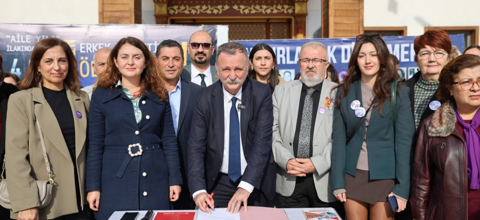 YUNUSEMRE’DE ÇALIŞANLARA YÖNELİK EV İÇİ ŞİDDETLE MÜCADELE POLİTİKA BELGESİ İMZALANDI