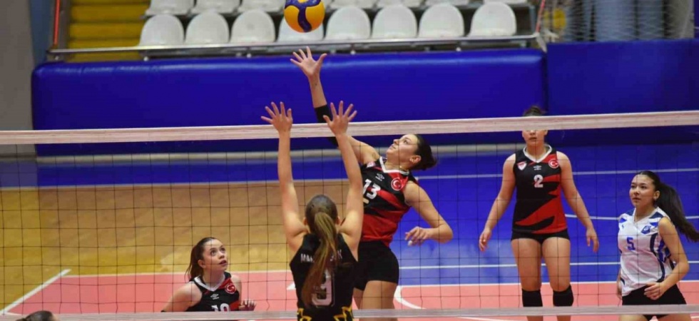 Yunusemre’nın Genç Sultanları Liderliğini Sürdürdü